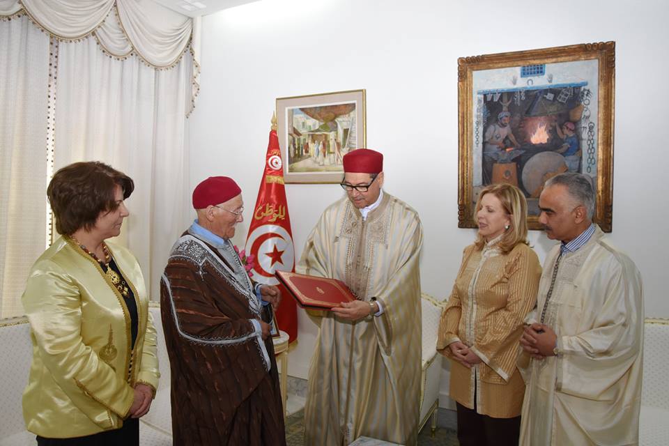 Habib Essid et Selma Elloumi Rekik en habits traditionnels 